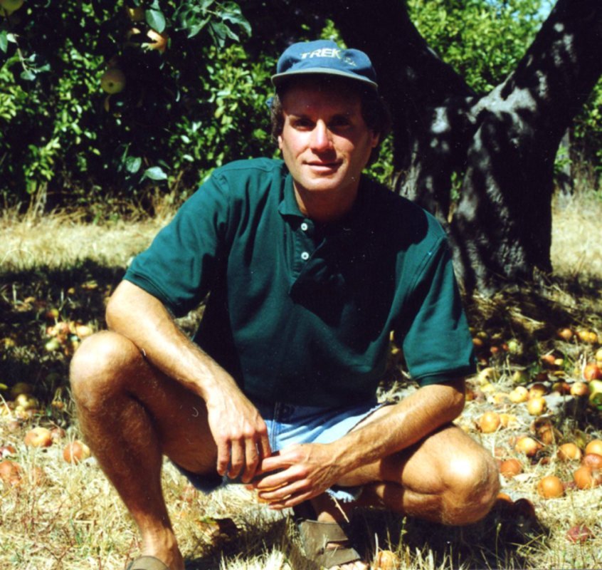 Raw Vegan Transformations - Dr. David Klein crouching - colitis - Crohn's disease - IBD - Fruit-Powered
