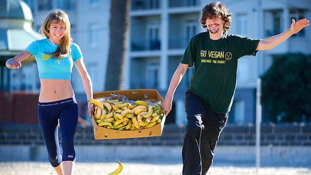 Harley "Durianrider" Johnstone and Freelee running with bananas