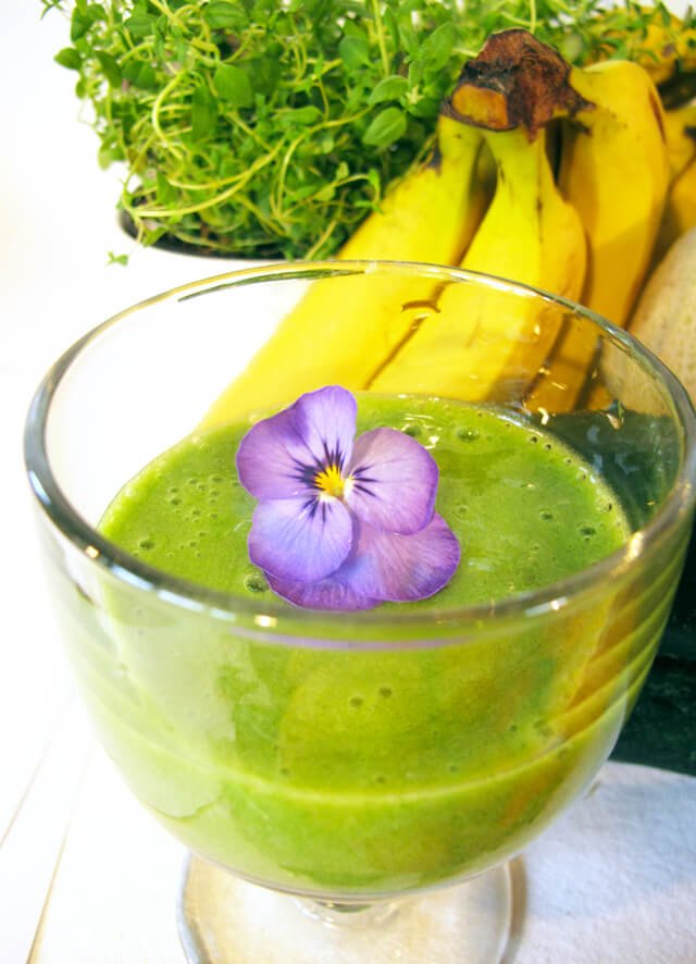 Recipe for Green Banana Smoothie with Fresh Basil and Thyme