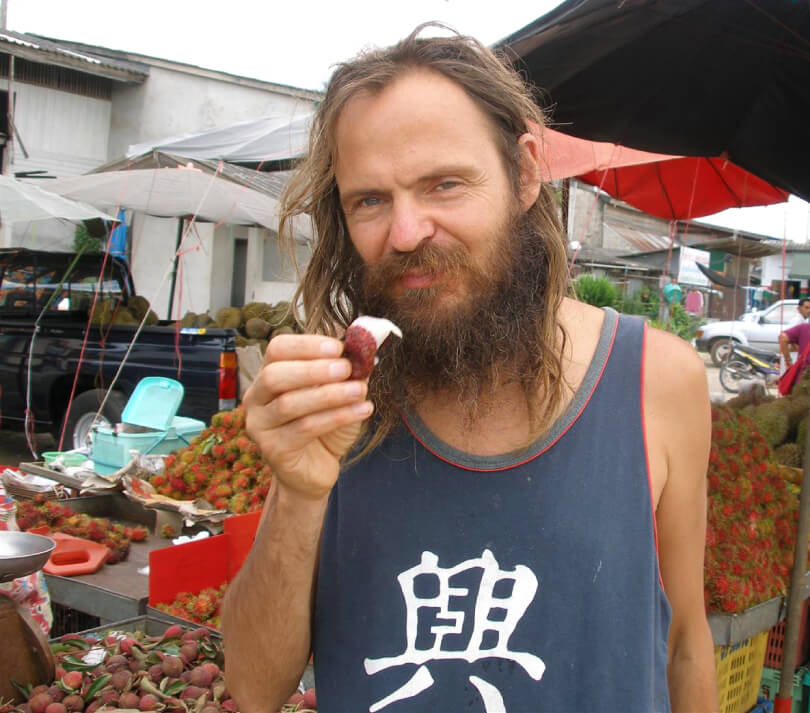 Mango Wodzak eating rambutan - Fruit-Powered