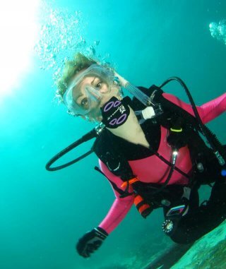 Stephanie Kent underwater scuba diving
