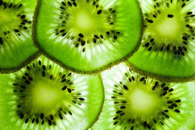 Kiwi slices with light