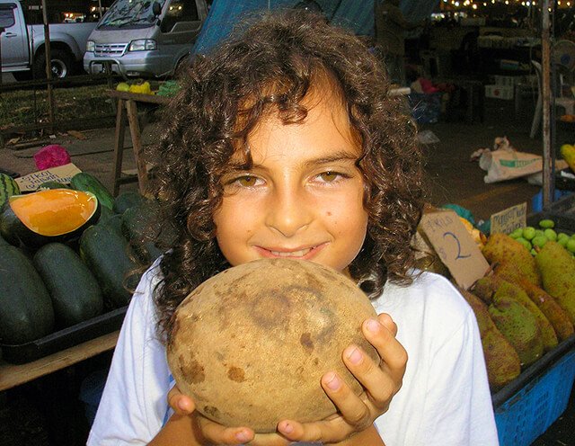 Cappi Osborne holds a bembangan