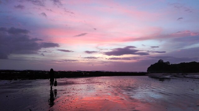 Jamie Pounds walks along a Costa Rica beach at sunset