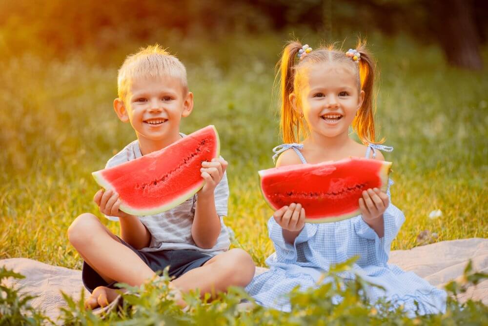 Fruit diet - couple eating watermelon - Fruit-Powered