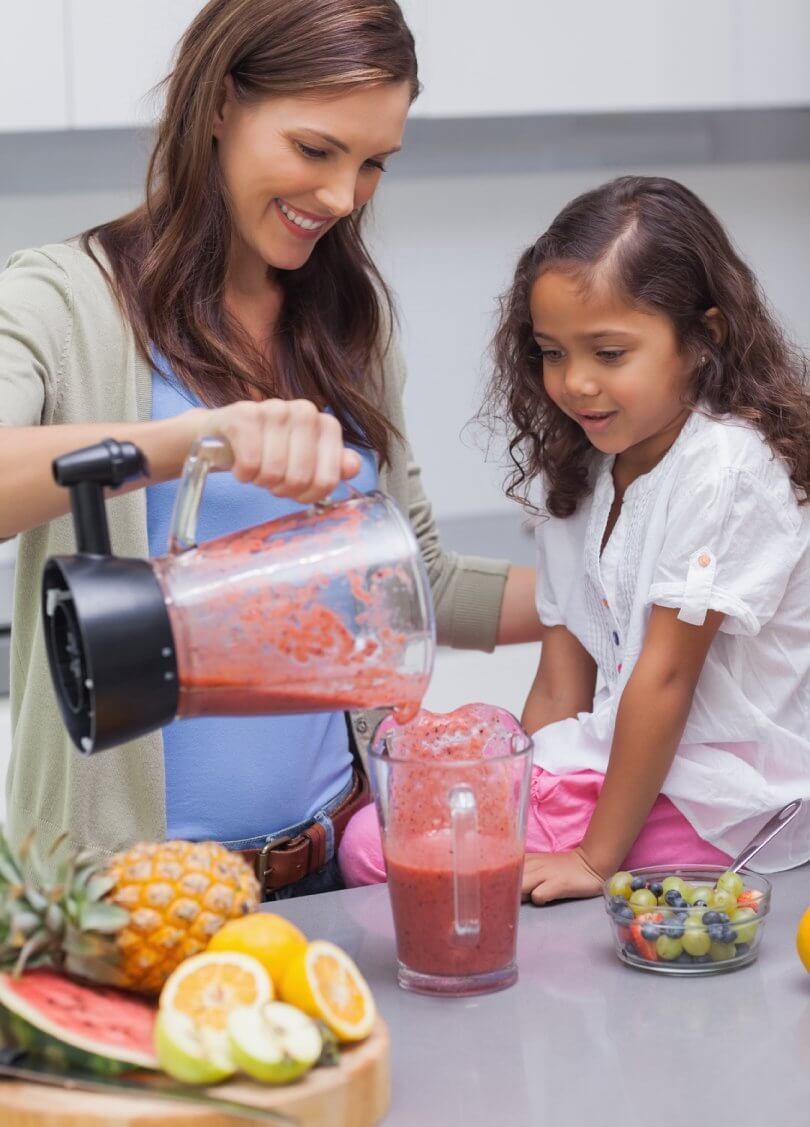 How to be successful on a raw vegan diet - mother and daughter making smoothies - Fruit-Powered